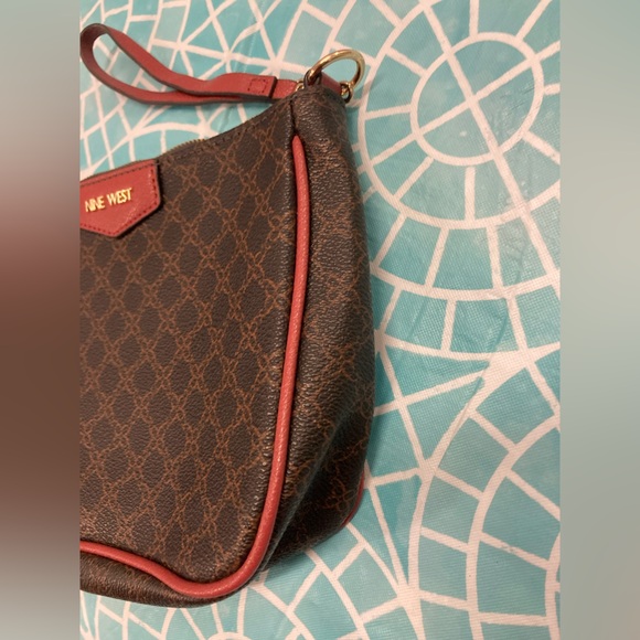 💛TODAY**$15**Nine West brown & red leather-like clutch w/removable wrist strap. - Picture 4 of 6